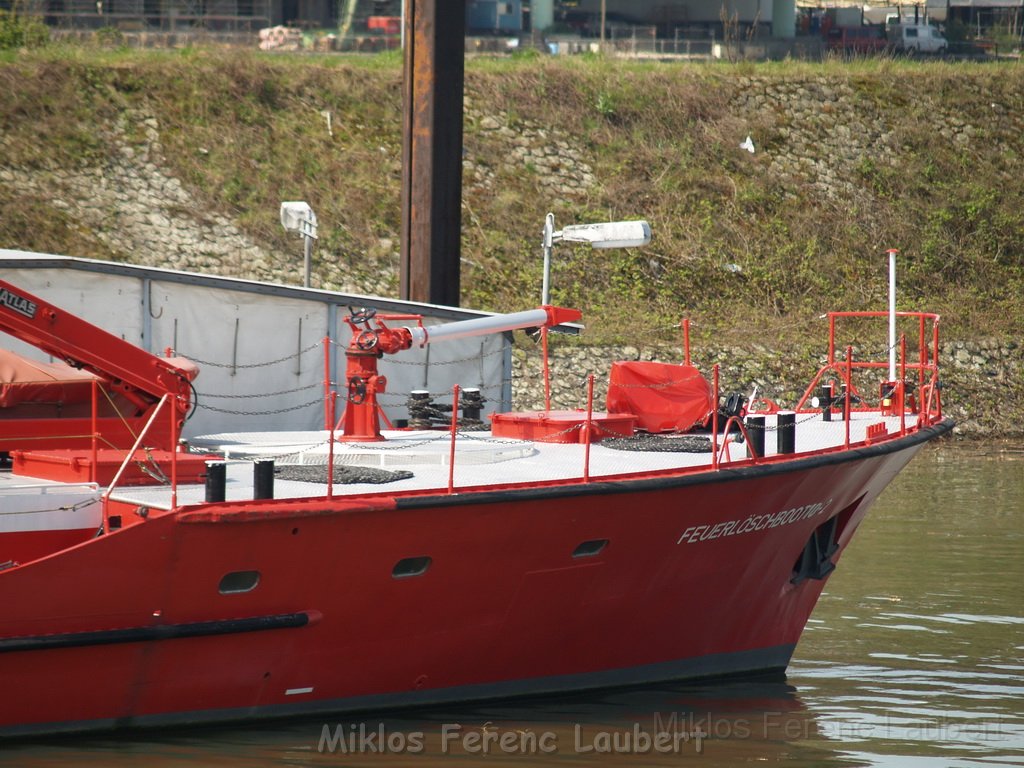 Feuerloeschboot 10-2      P188.JPG